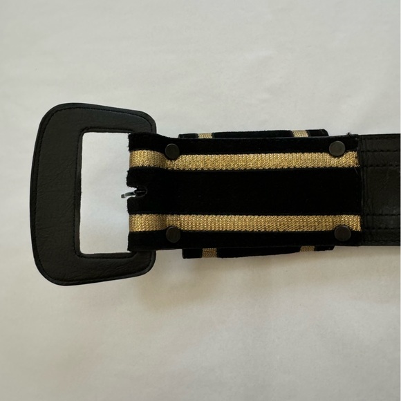 Vintage 80s Black Suede Crown Belt Karen Kane Crest Preppy Classic - Picture 11 of 11